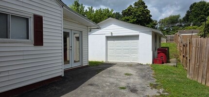 703 N North St in Johnson City, TN - Building Photo - Building Photo