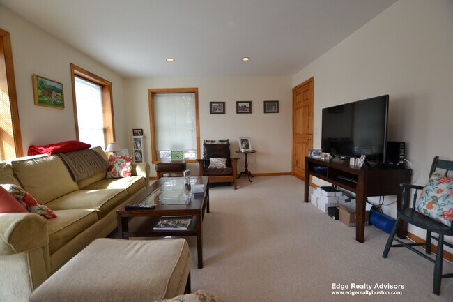 16 Lanark Rd, Unit A in Boston, MA - Building Photo - Building Photo