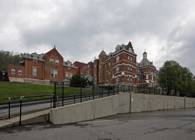 St. Francis Court Apartments in Cincinnati, OH - Building Photo - Building Photo