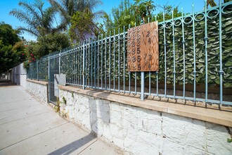 933 S Soto St in Los Angeles, CA - Building Photo - Building Photo