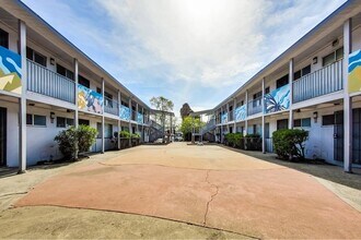 2554 E 16th Street in Oakland, CA - Foto de edificio - Building Photo