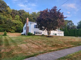 6 Summit Dr in Wallingford, CT - Building Photo