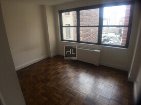 5 AVENUE in New York, NY - Building Photo