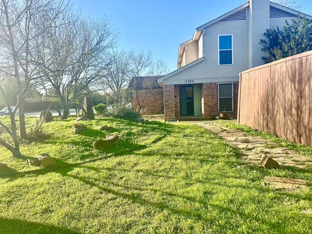 11525 Webb Chapel Rd in Dallas, TX - Building Photo - Building Photo