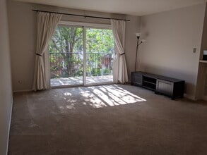 400 N Acacia Ave in Fullerton, CA - Building Photo - Building Photo