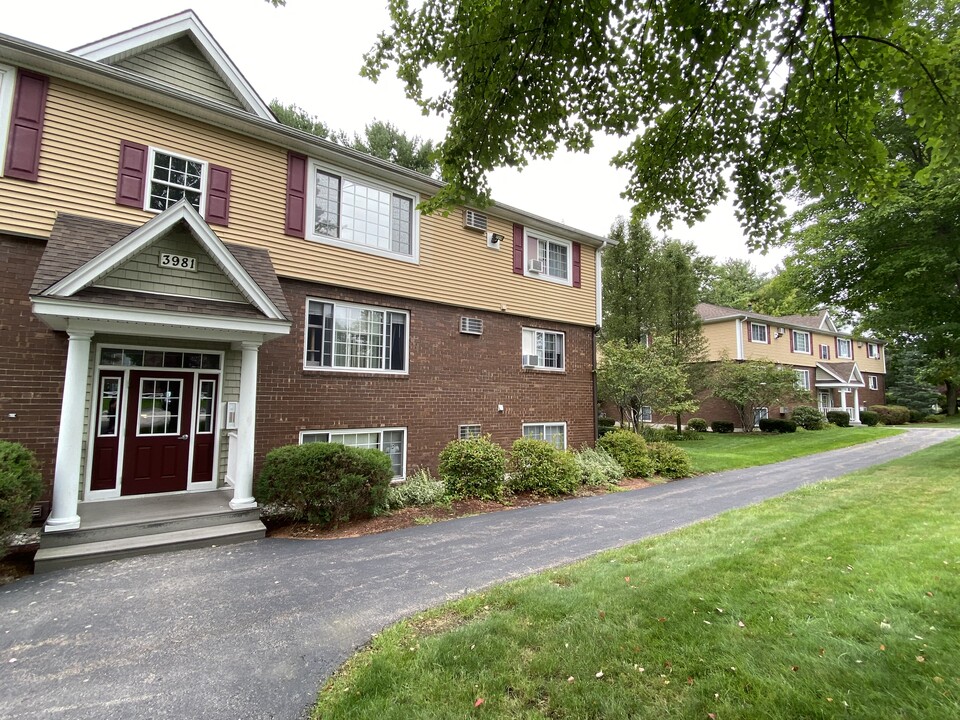 Eagle's Landing Apartments in Manchester, NH - Foto de edificio