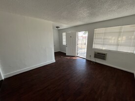 708 Jackson Ave, Unit B in Las Vegas, NV - Building Photo - Building Photo