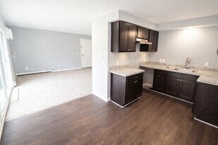 Thorncrest Estates in Saline, MI - Building Photo