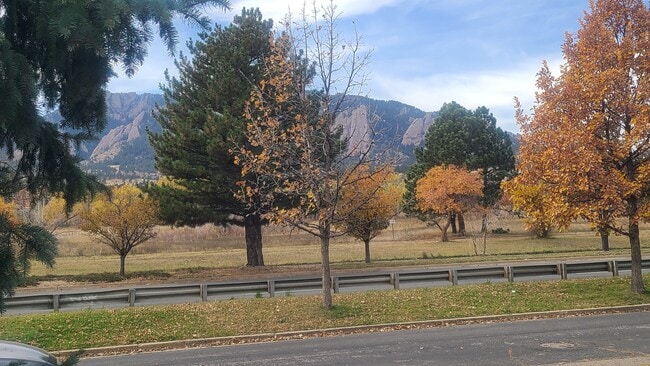 140 S Lashley Ln in Boulder, CO - Foto de edificio - Building Photo