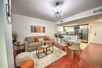 170 SE 14th St in Miami, FL - Building Photo - Building Photo