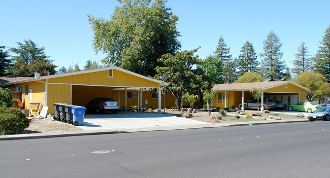 13-35 Arlen Dr in Rohnert Park, CA - Building Photo - Building Photo