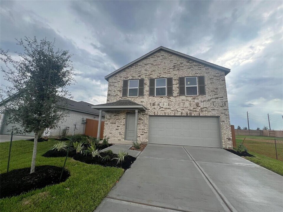 10823 Hickory Ln in Beasley, TX - Building Photo
