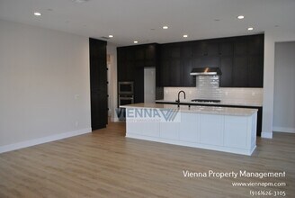 3593 Deer Pk Dr in Folsom, CA - Building Photo - Building Photo