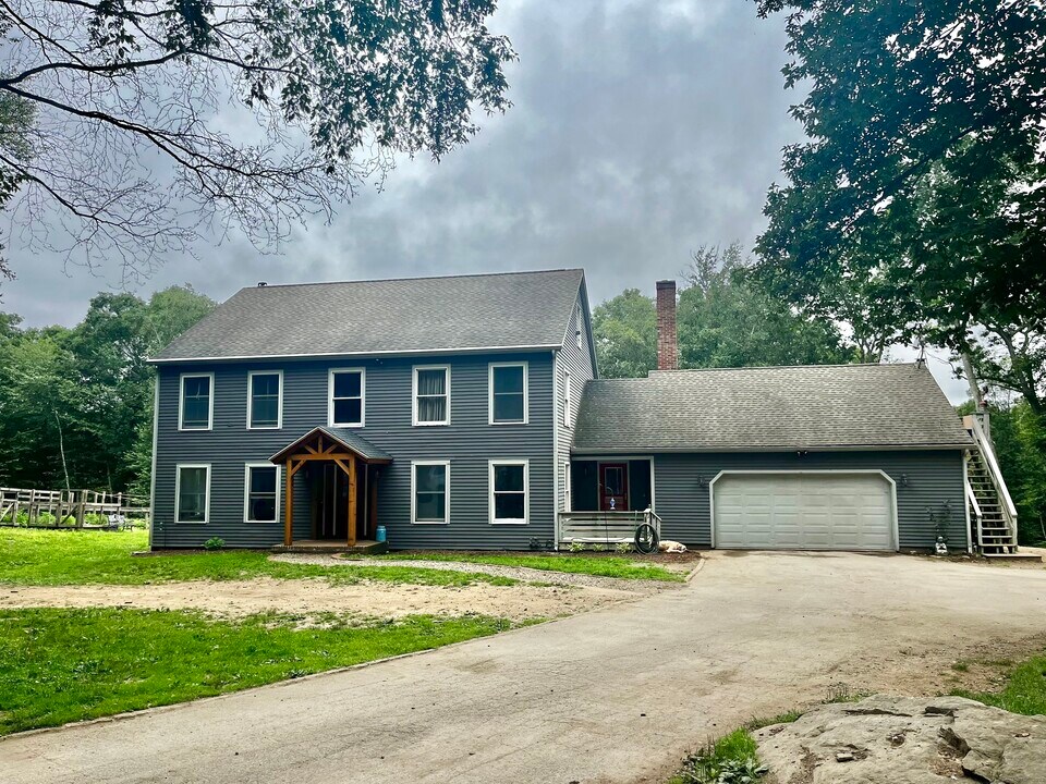 41 Branch Hill Rd in Preston, CT - Building Photo