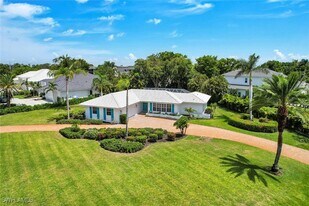 740 Park Shore Dr in Naples, FL - Building Photo