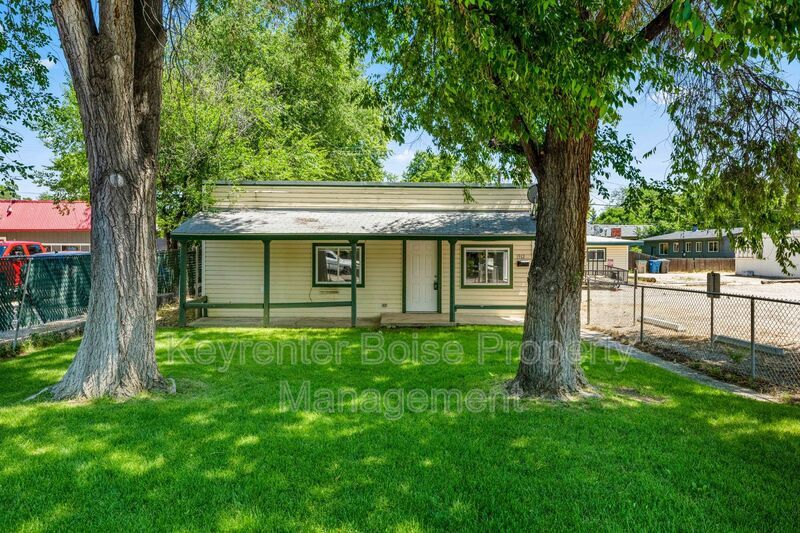 1912 S Owyhee St in Boise, ID - Building Photo