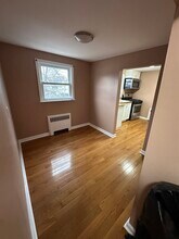 40 Carnegie Ave, Unit FL 2 in Elmont, NY - Foto de edificio - Building Photo