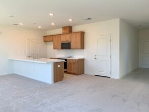 2240 Gladiola Dr in Hollister, CA - Building Photo - Building Photo