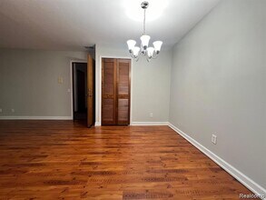 2224 Touchdown Ct, Unit 4 in Ypsilanti, MI - Foto de edificio - Building Photo