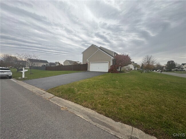 5215 Harriet Fisher Dr in Clay, NY - Building Photo - Building Photo