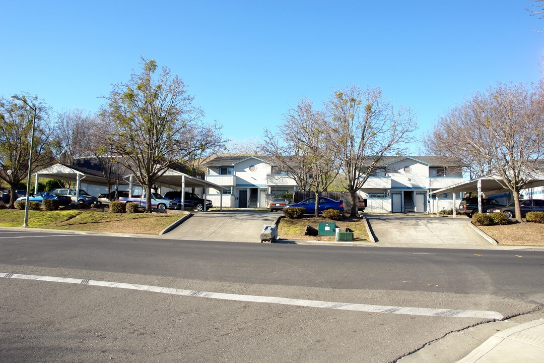 472-490 Markham Ave in Vacaville, CA - Foto de edificio