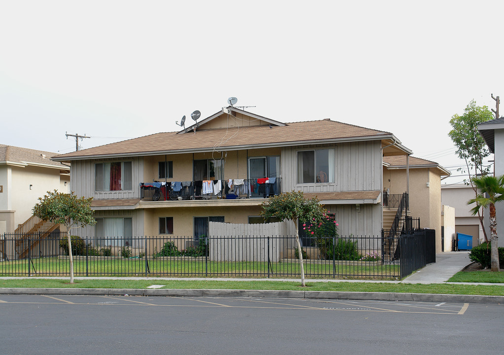 1323 W Lynne Ave in Anaheim, CA - Building Photo