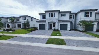 12010 NW 47th Mnr in Coral Springs, FL - Building Photo