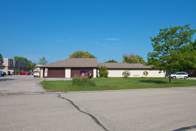 N133 W15522 Francese Dr in Germantown, WI - Foto de edificio - Building Photo