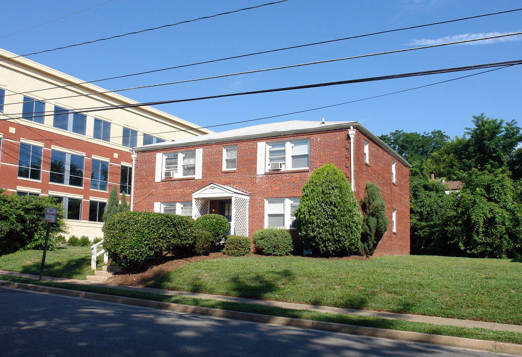 312 Shirley St in Falls Church, VA - Foto de edificio