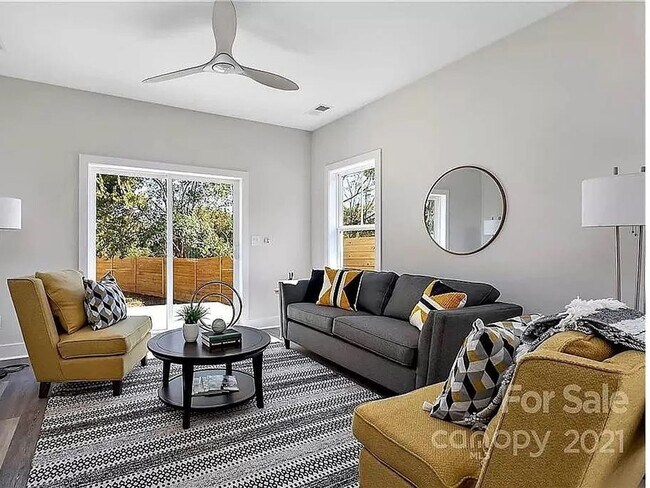 2537 Beachmont Ave in Charlotte, NC - Foto de edificio - Building Photo