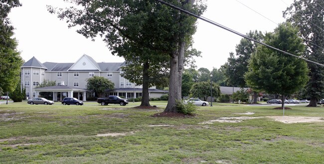 Mennowood Retirement Community in Newport News, VA - Building Photo - Building Photo