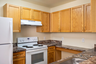 Hampshire Village Senior 62+ in Silver Spring, MD - Foto de edificio - Interior Photo