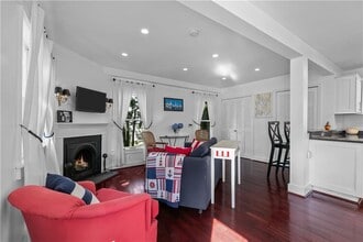 2 Lasalle Pl in Newport, RI - Building Photo - Building Photo