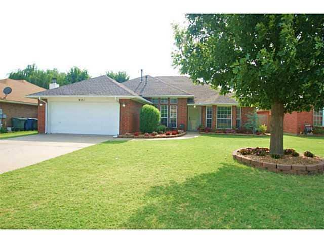 921 Blue Ridge Dr in Edmond, OK - Foto de edificio