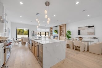 27 Feldman Ct in Paramus, NJ - Building Photo - Building Photo