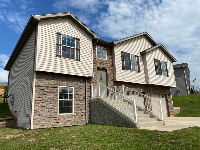 property at 206 Sandstone Dr