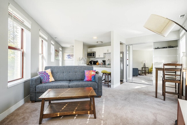 615 N East St in Indianapolis, IN - Foto de edificio - Building Photo