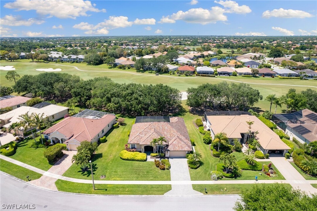 8886 Lely Island Cir in Naples, FL - Building Photo