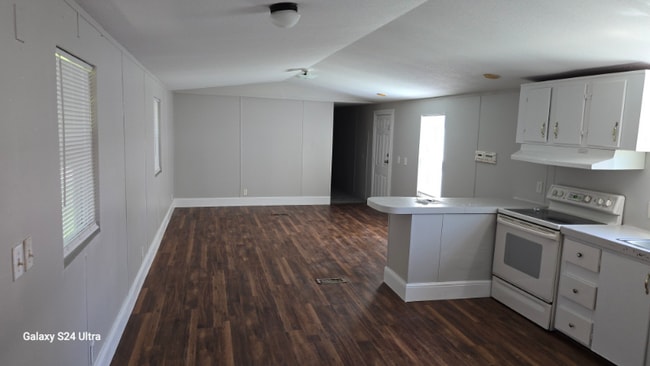 906 FM247 in Huntsville, TX - Building Photo - Building Photo