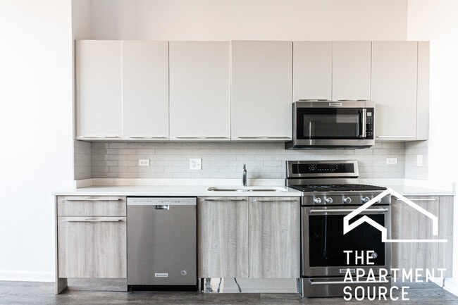 930 W Dakin St, Unit 205