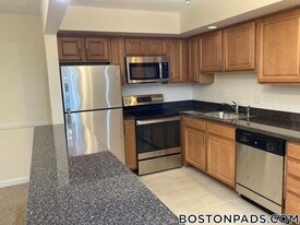 385 Massachusetts Ave, Unit 32 in Arlington, MA - Building Photo