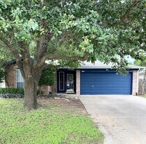 1202 Stone Creek Dr in Mansfield, TX - Building Photo