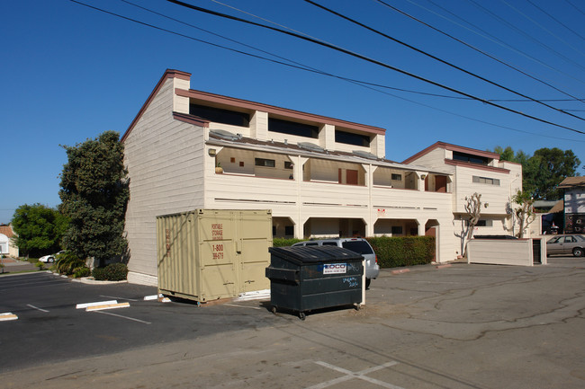 213 2nd St in Encinitas, CA - Foto de edificio - Building Photo