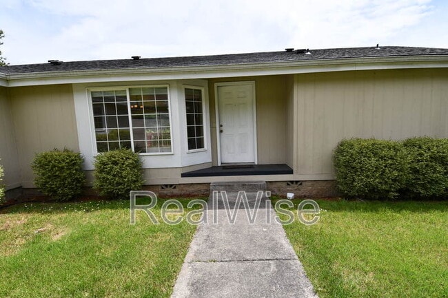 property at 2923 NE Denn Ave