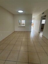 6850 W 16th Dr in Hialeah, FL - Foto de edificio - Building Photo