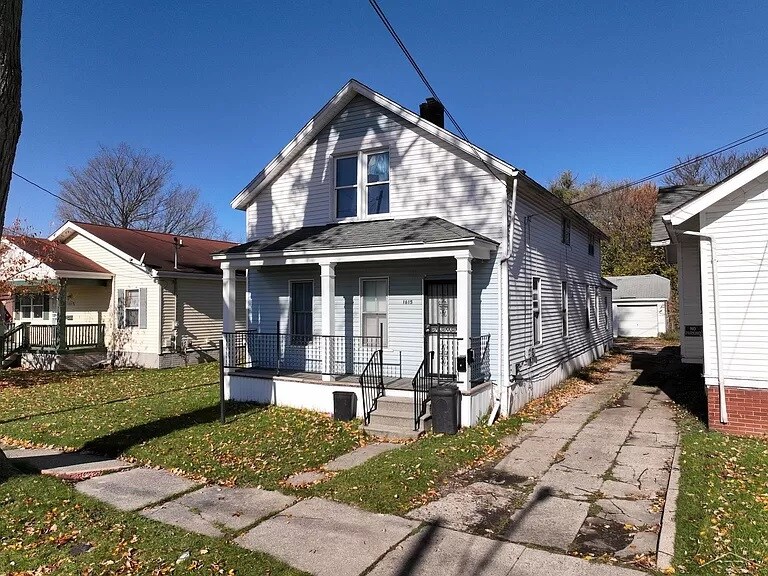 1615 Cherry St in Saginaw, MI - Foto de edificio