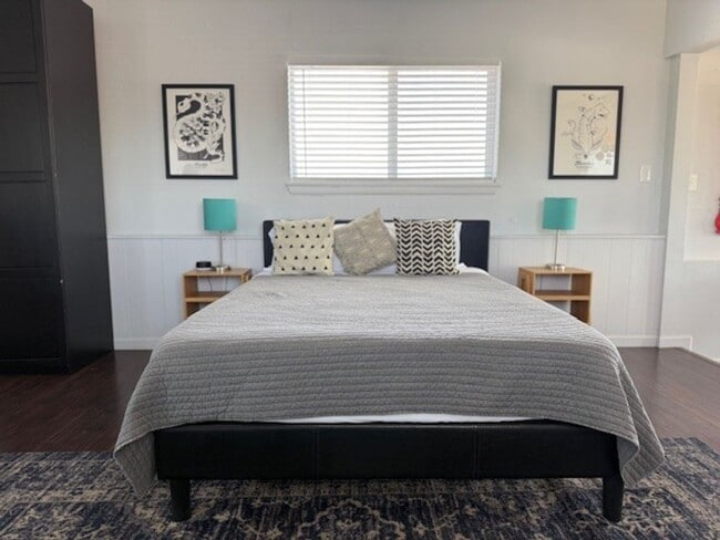 528 Montclaire Dr NE