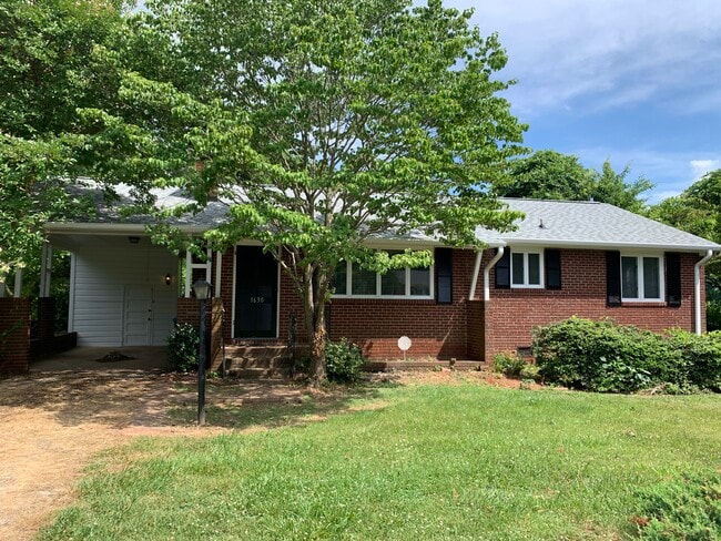 1630 Peachtree Road in Charlotte, NC - Foto de edificio - Building Photo