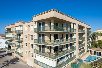 CAPE CLUB CONDO in Cape Canaveral, FL - Building Photo - Building Photo