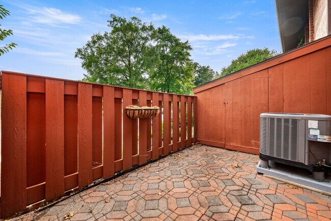 404 Worthington Dr in Exton, PA - Building Photo - Building Photo